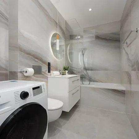Towarowa Towers Warsaw Apartments With Parking & Ac By Renters Prestige Warschau