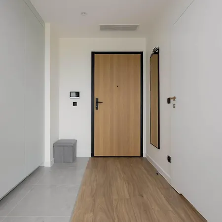 Towarowa Towers Warsaw Apartments With Parking & Ac By Renters Prestige
