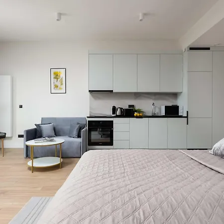 Apartment Towarowa Towers Warsaw Apartments With Parking & Ac By Renters Prestige Warschau