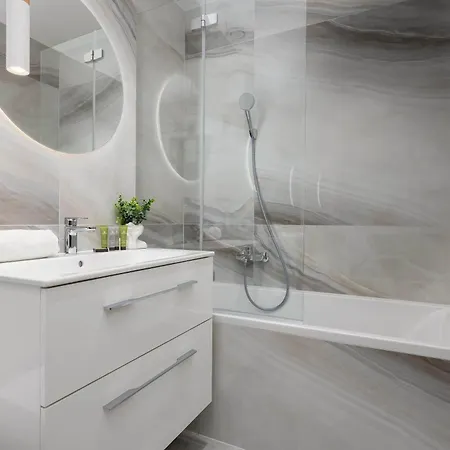 Towarowa Towers Warsaw Apartments With Parking & Ac By Renters Prestige Warschau